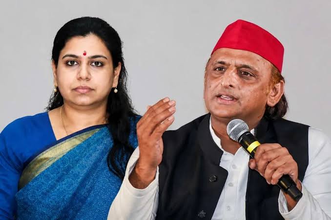 अखिलेश यादव ने दिव्या मित्तल को सपा जॉइन करने का दिया ऑफर, बोले- हरा-लाल गमछा डाल लें